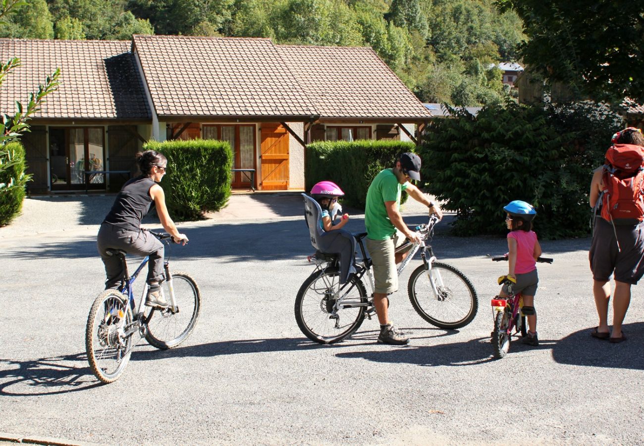 Maison mitoyenne à Orlu - Chalet Orlu : côté stade 