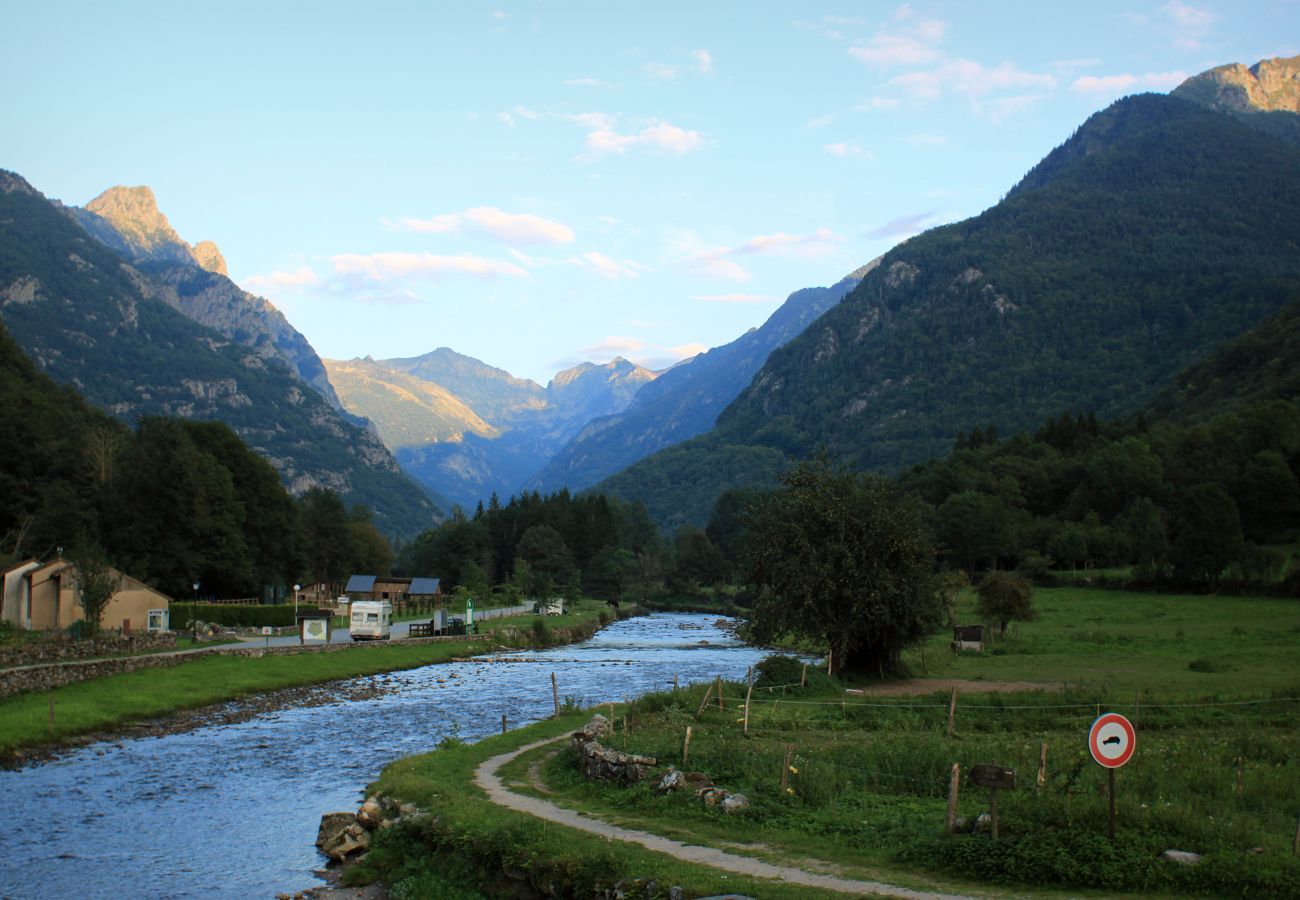 Chalet à Orlu - Chalet Orlu : côté stade 